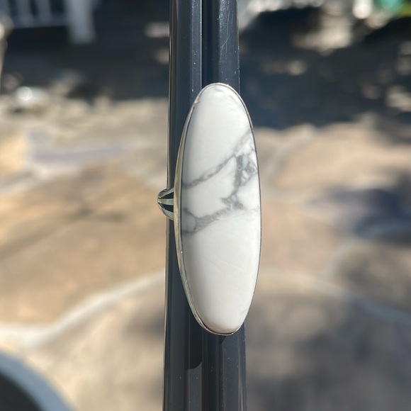 Native American Sterling Silver Howlite Ring - Picture 5 of 7